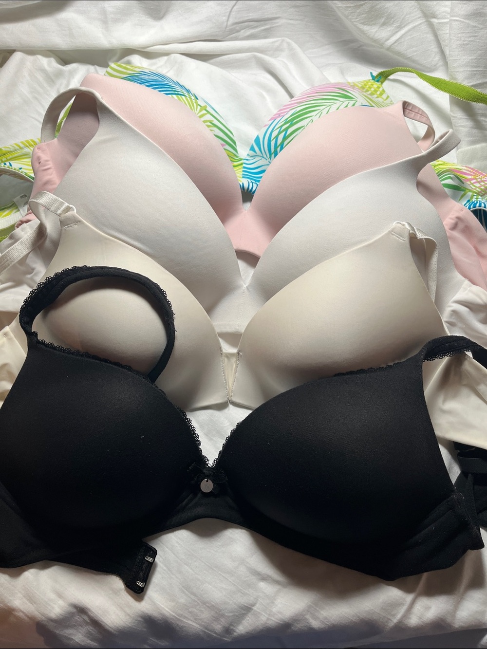 Victoria’s Secret wireless bra lot size 38B
